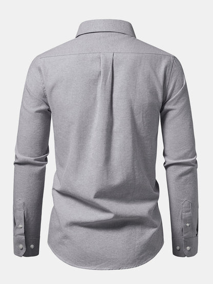 Camisa Oxford listrada com contraste e botões na gola