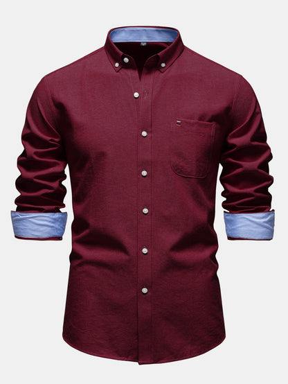 Camisa Oxford listrada com contraste e botões na gola