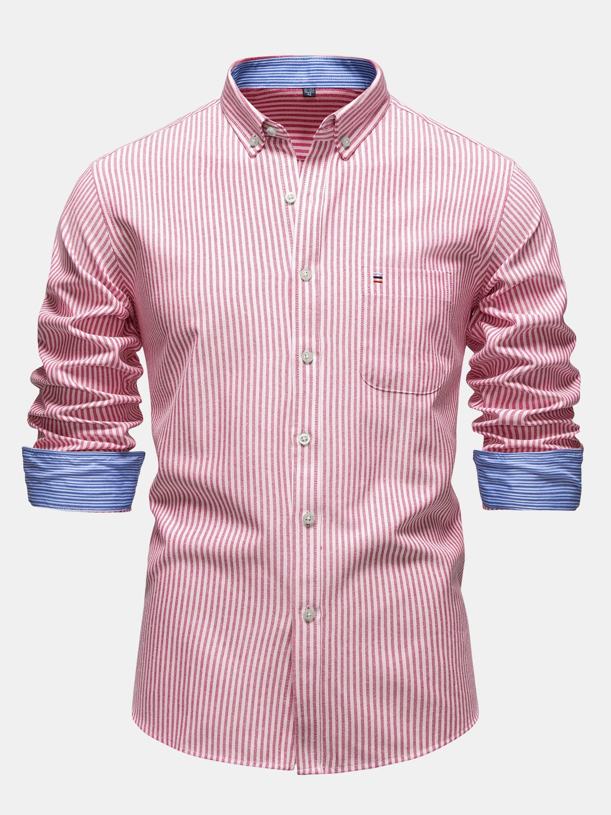 Camisa listrada de manga longa com botões e gola dobrada