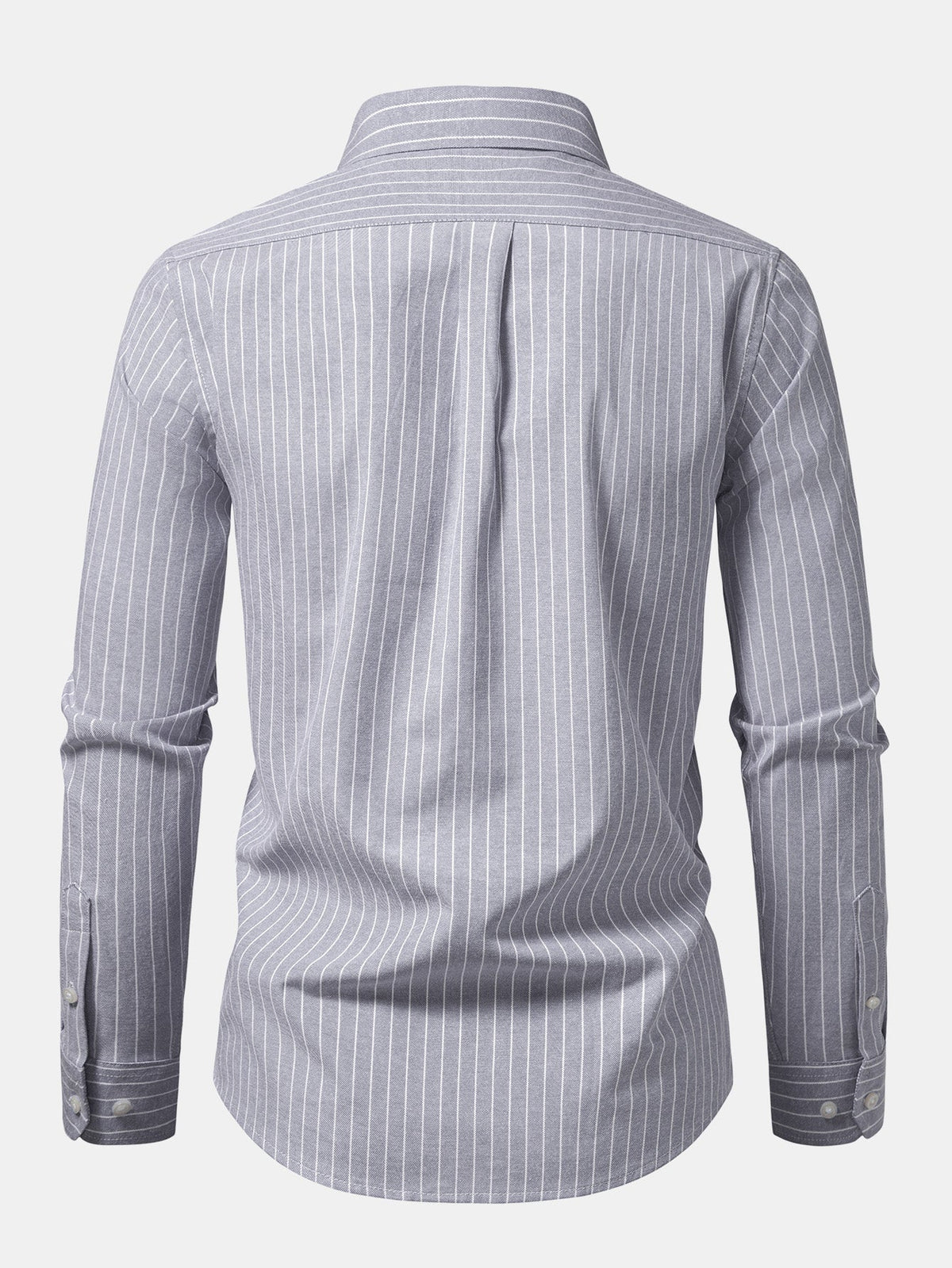 Camisa listrada de manga longa com botões do colarinho até a barra