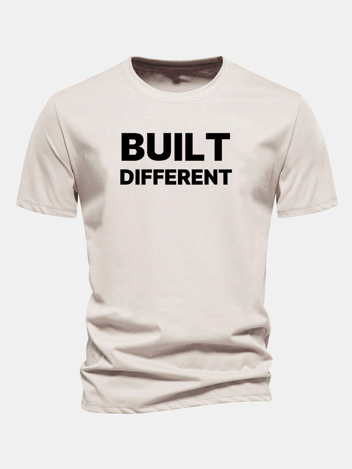 Camiseta de algodão com estampa “Built Different” e caimento regular