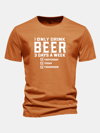 Camiseta de algodão de caimento regular com estampa “I Only Drink Beer”