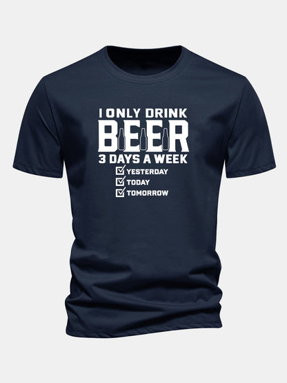 Camiseta de algodão de caimento regular com estampa “I Only Drink Beer”