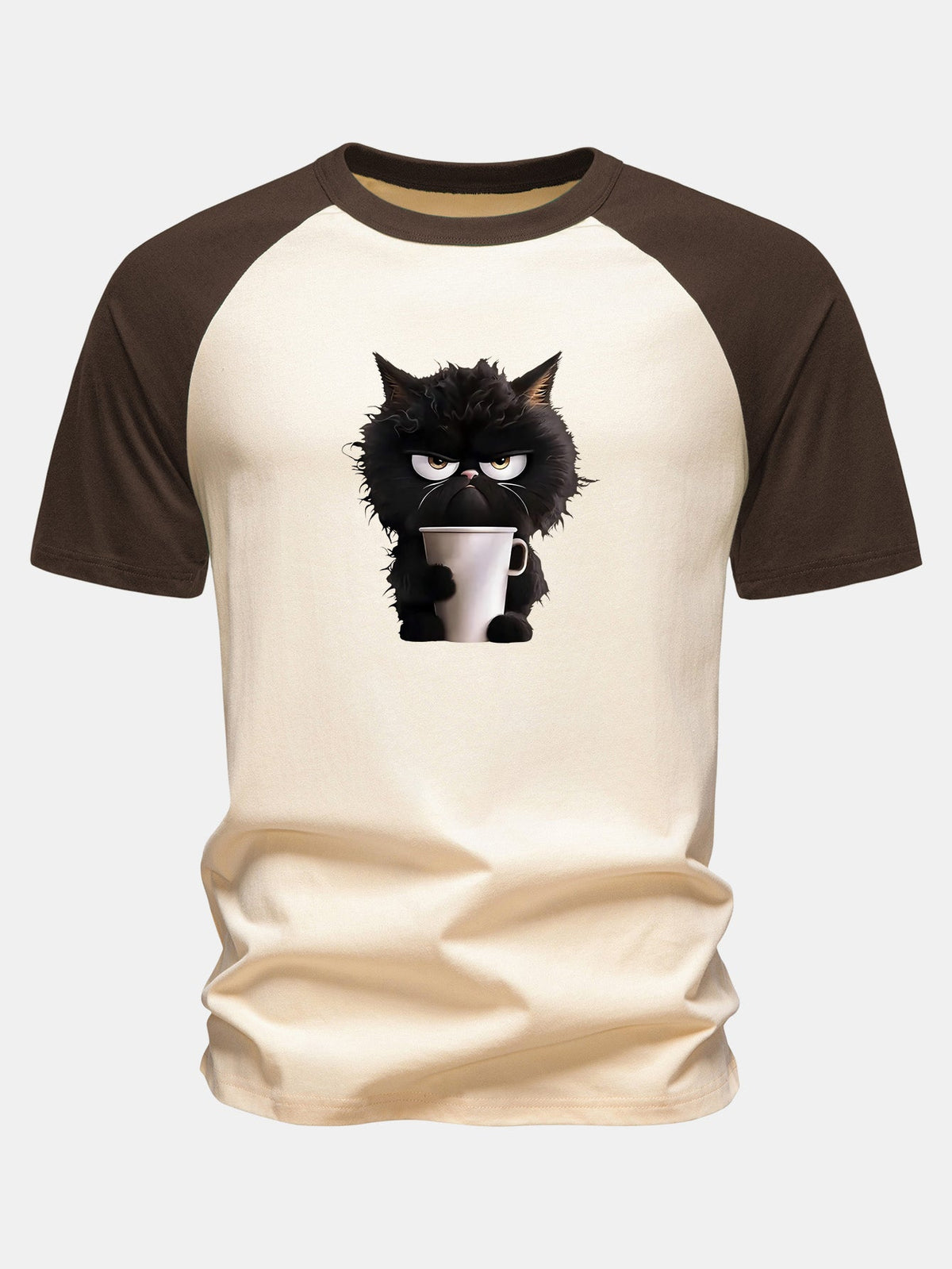 Camiseta de algodão com mangas raglan e estampa de gato preto tomando café