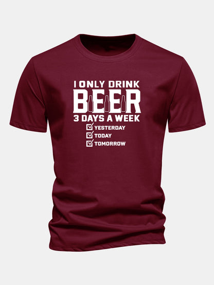 Camiseta de algodão de caimento regular com estampa “I Only Drink Beer”
