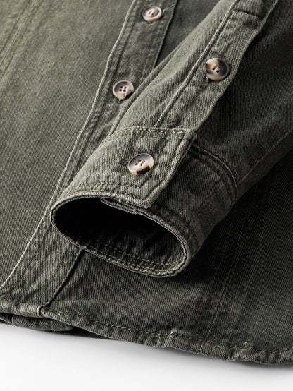 Sobrecamisa utilitária de sarja jeans vintage com lavagem desgastada