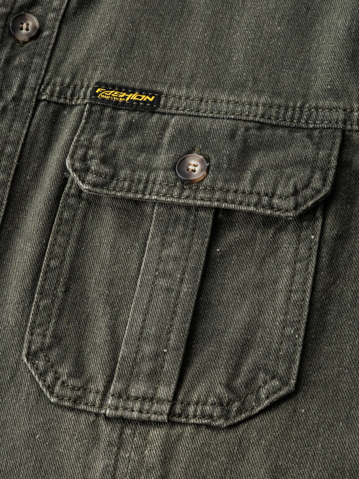 Sobrecamisa utilitária de sarja jeans vintage com lavagem desgastada