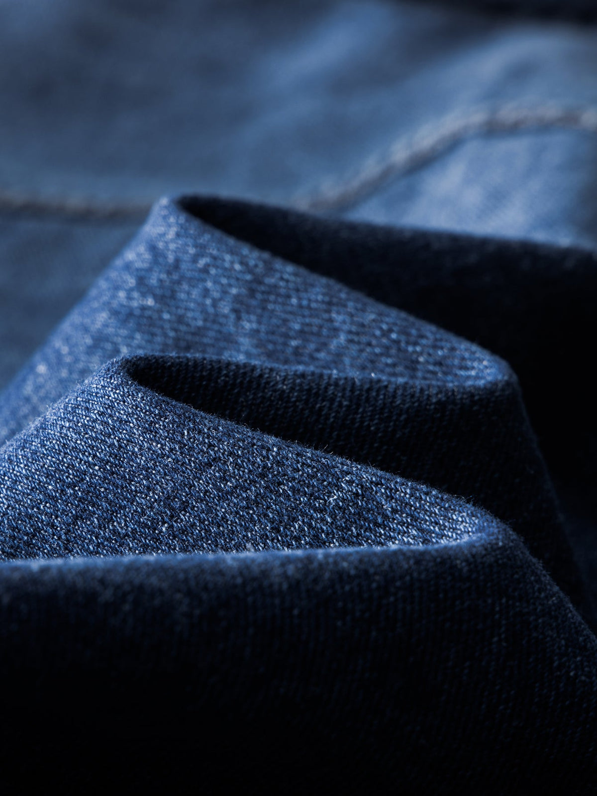 Jaqueta jeans lavada com efeito desgastado