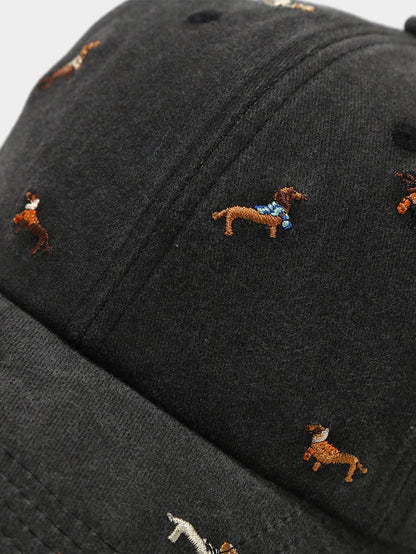 Boné casual macio, desestruturado, com bordado de cães espalhados em estilo vintage