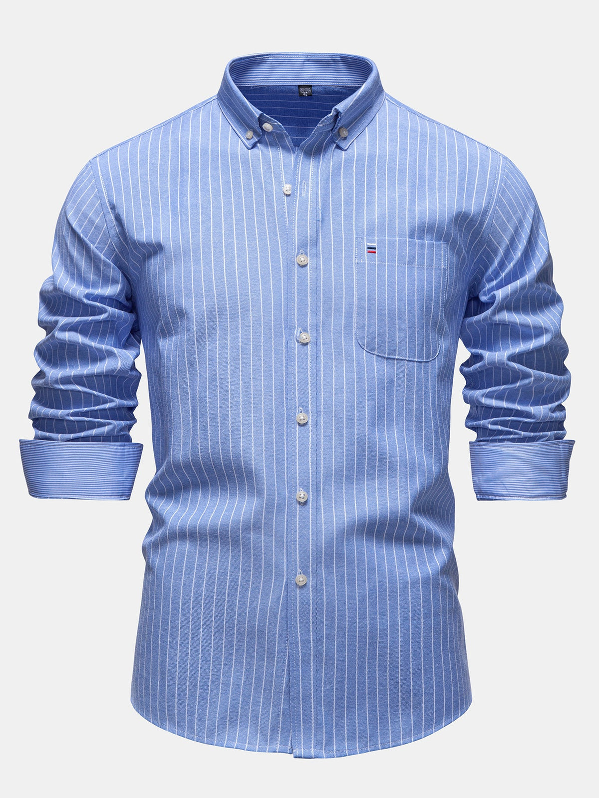 Camisa listrada de manga longa com botões do colarinho até a barra