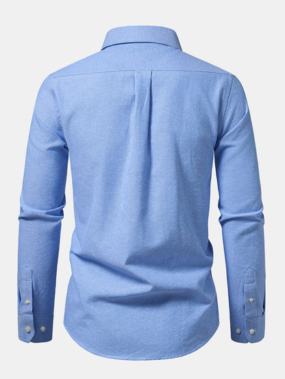 Camisa Oxford listrada com contraste e botões na gola
