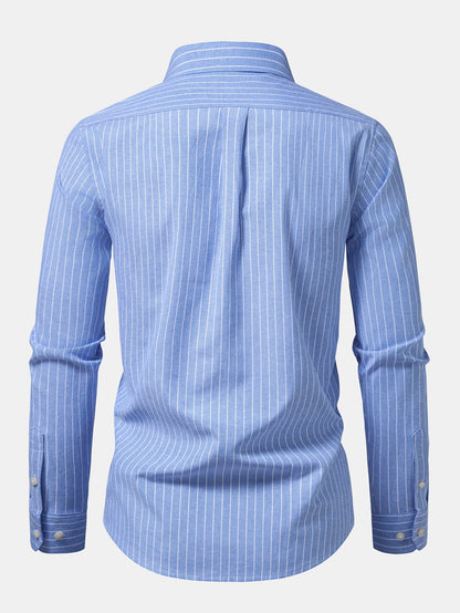 Camisa listrada de manga longa com botões do colarinho até a barra