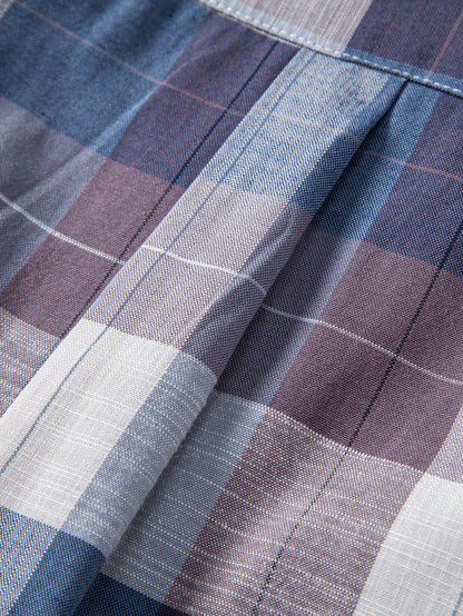 Camisa xadrez de botões com aparência de linho