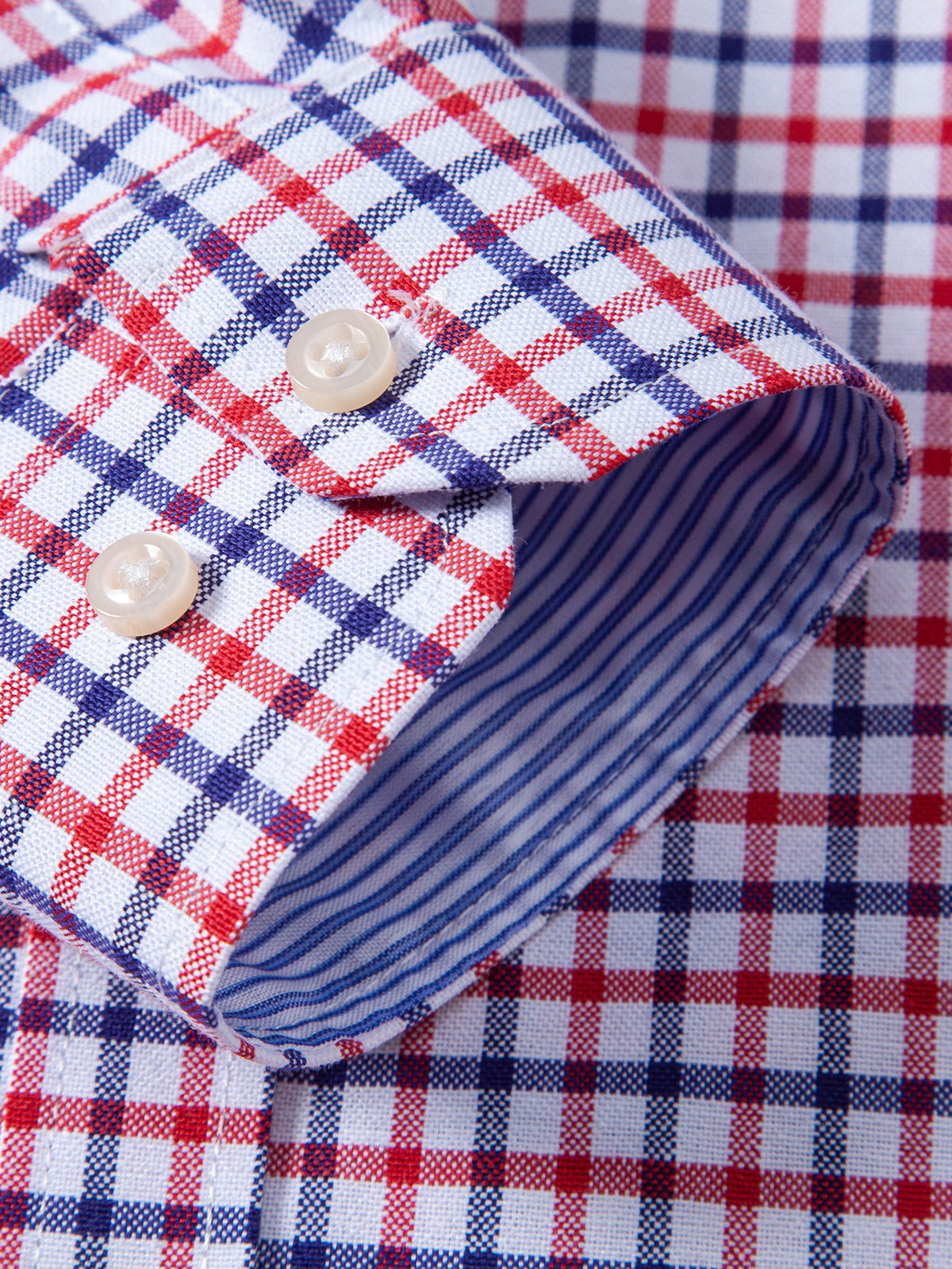 Camisa xadrez de manga longa com fechamento por botões