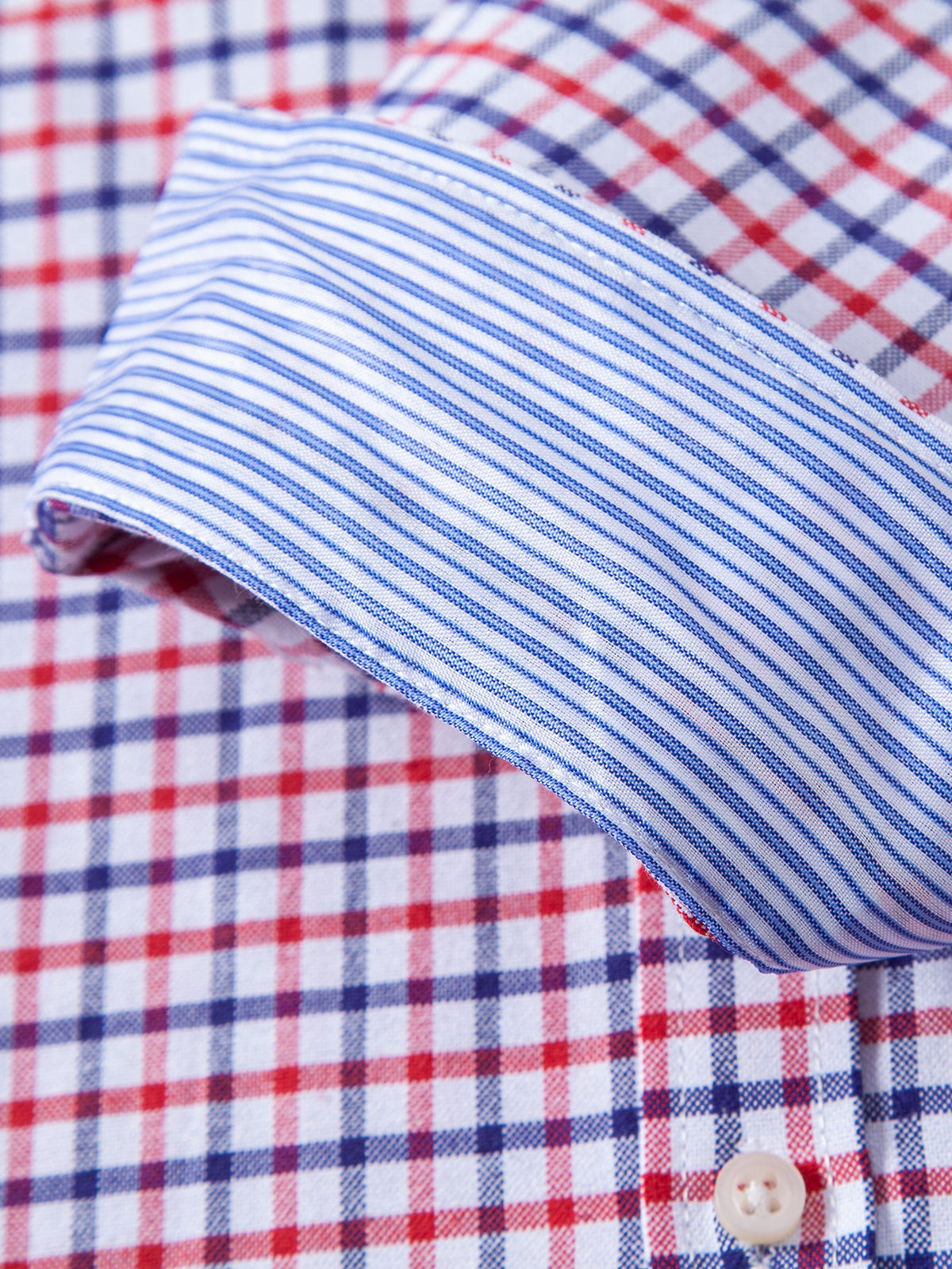 Camisa xadrez de manga longa com fechamento por botões