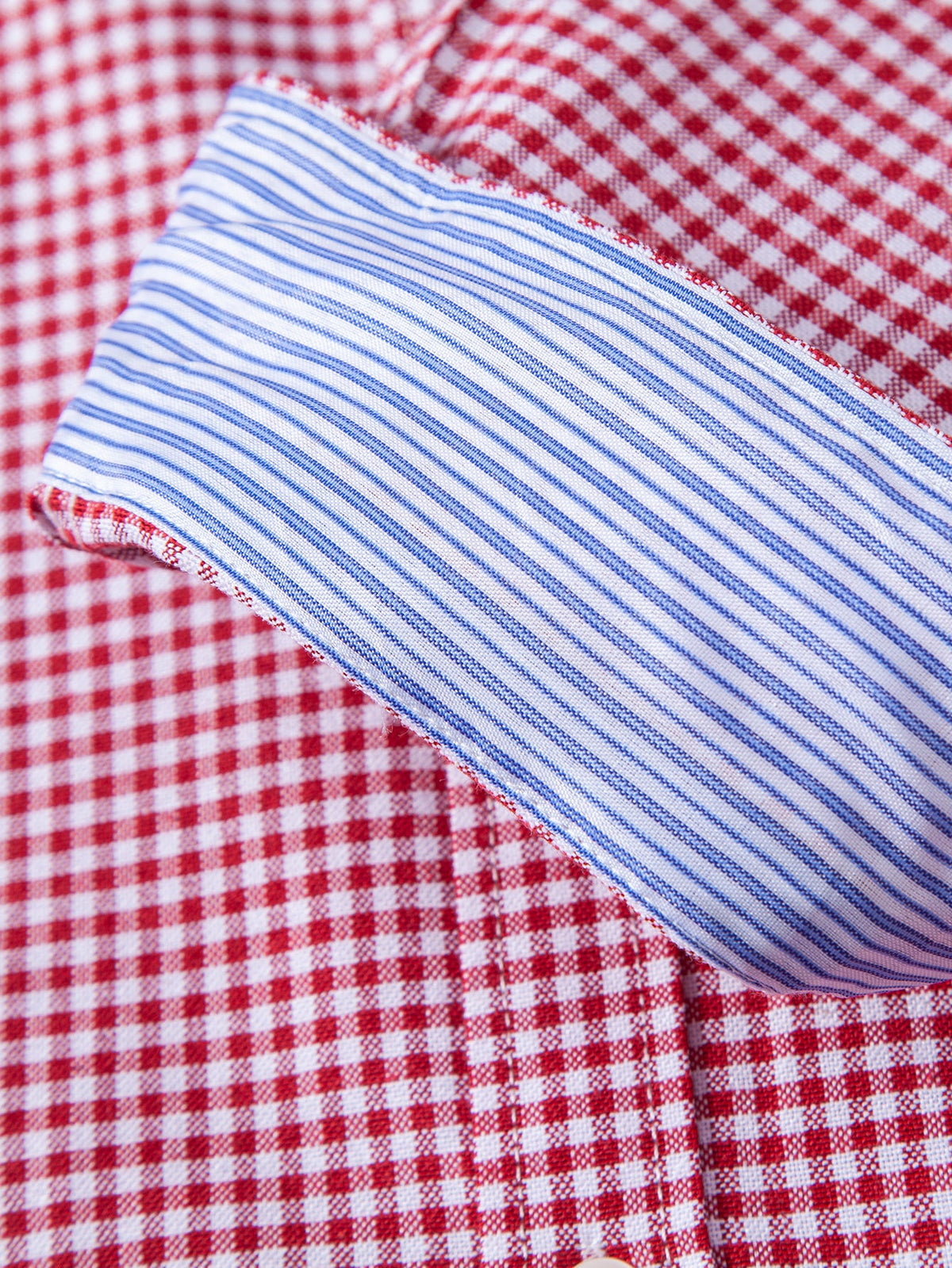 Camisa xadrez listrada contrastante com botões