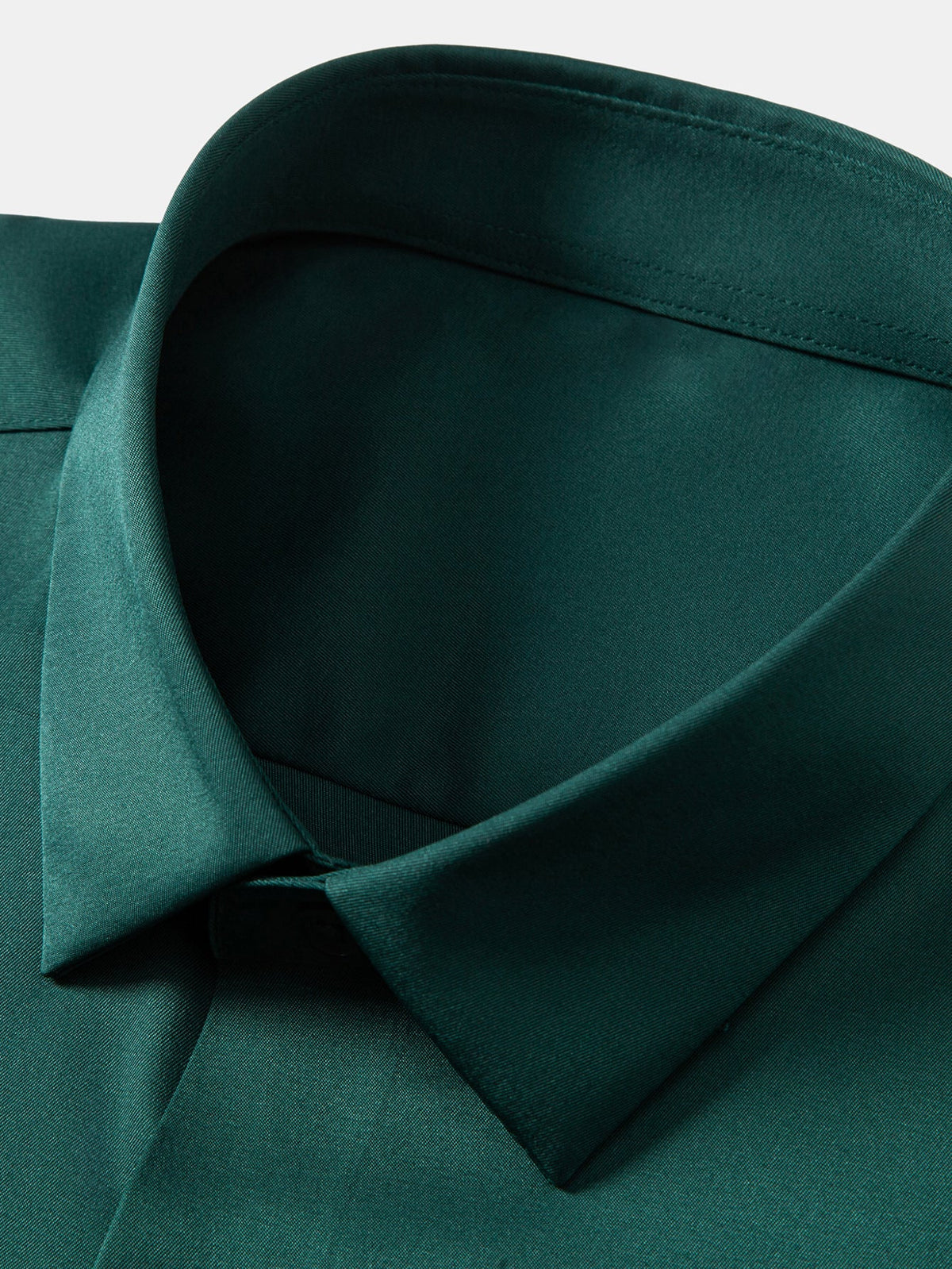 Camisa de cetim justa de manga longa com botões